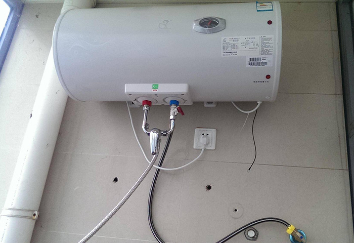 新房裝修選擇電熱水器還是燃氣熱水器？燃氣熱水器與電熱水器的區別有哪些？